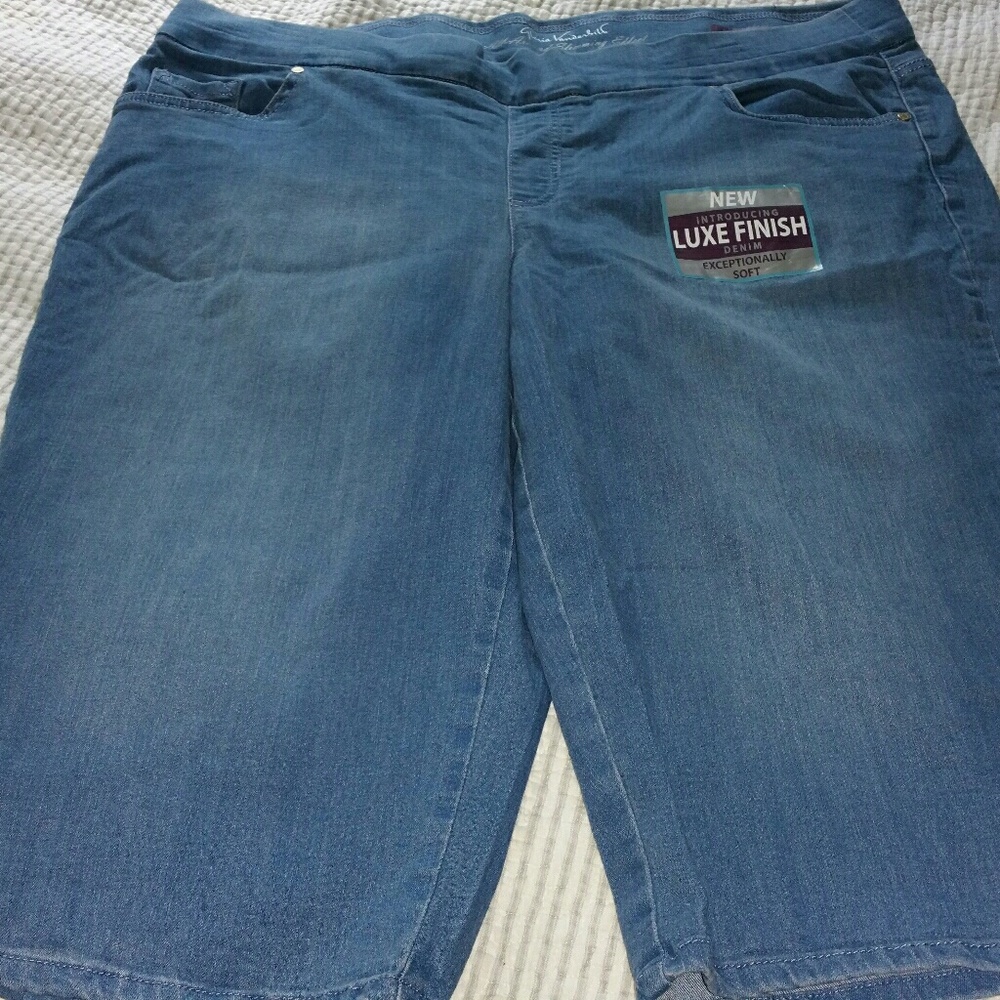 Gloria Vanderbilt slimming capris